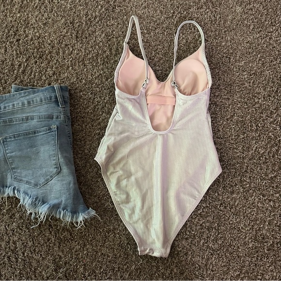 Holographic/Metalic swimsuit - Picture 6 of 8